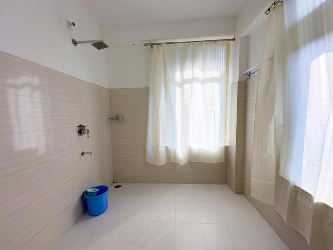Bathroom 2, v3k invitee retreart, Garhwal