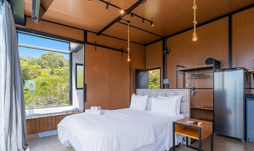Room 5, Bathtub With a View and Glass Roof, Serra Vst044, Anitápolis