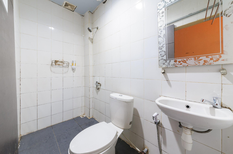 Bathroom 4, Sans Hotel City Inn Palangkaraya, Palangkaraya