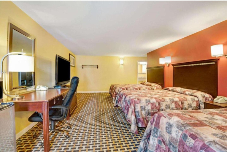 Bedroom, Knights Inn, Cumberland