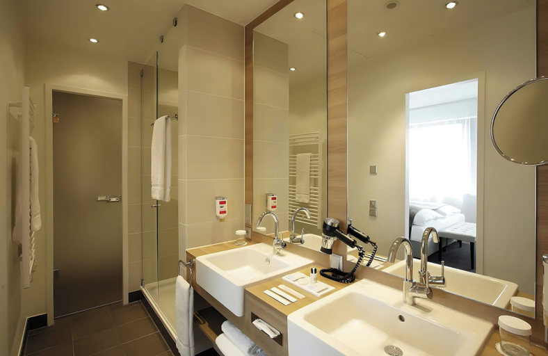 Bathroom 5, Hotel Berlin Alexanderplatz by Leonardo Hotels, Berlin