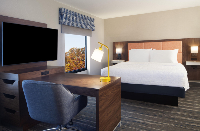 Bedroom 3, Hampton Inn & Suites Cleveland Mentor, Lake