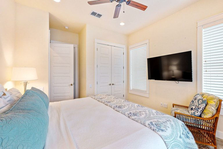 Room 3, Palmilla Beach Resort-157 Sunrise Avenue, Nueces
