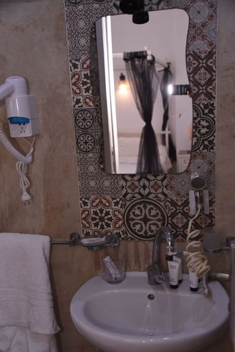 Bathroom 4, Arabian Nights Pyramids Guesthouse, Al-Ahram