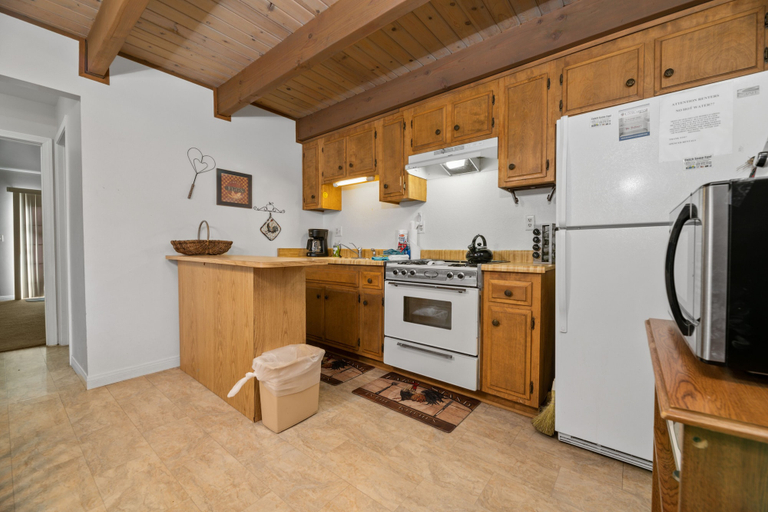 Others 5, Glenview Getaway, San Bernardino