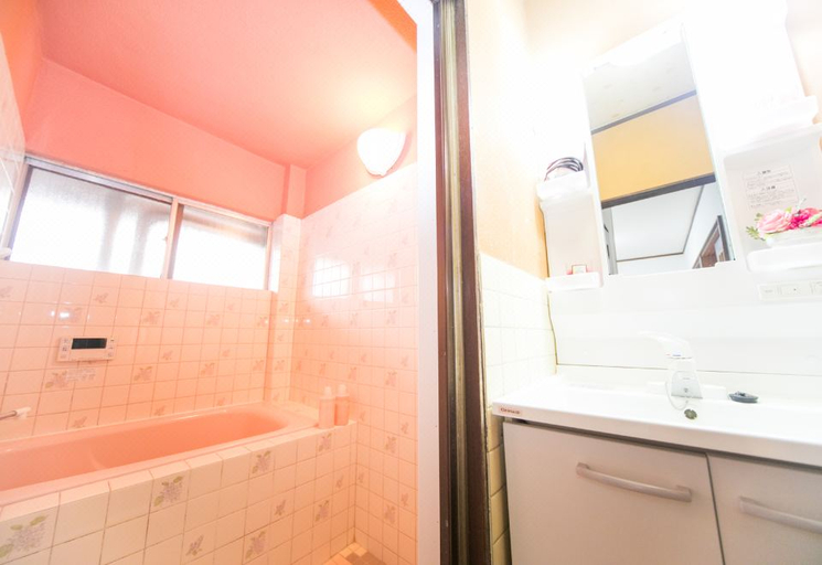 Bathroom 4, 7 min to JR Yokkaichi STN Large House, Yokkaichi