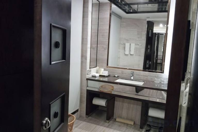 Bathroom 3, Lighting Era Hotel, Zhongshan
