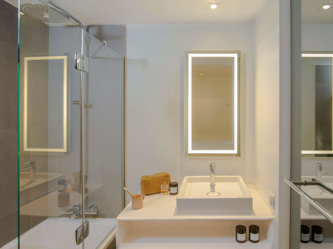 Bathroom 5, Novotel Paris Porte de Versailles, Paris