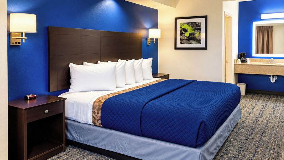 Bedroom 2, Executive Inn & Suites Joaquin, Shelby