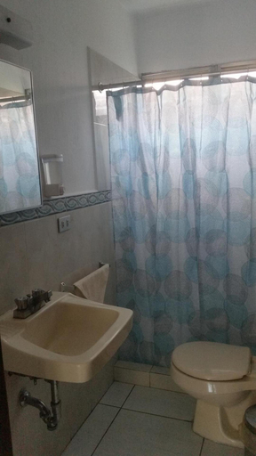 Bathroom 3, Oh Espana, ZONA 13