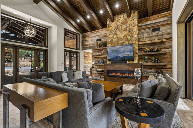 Living area 4, Las Colinas Flagstaff Pine Canyon, Coconino