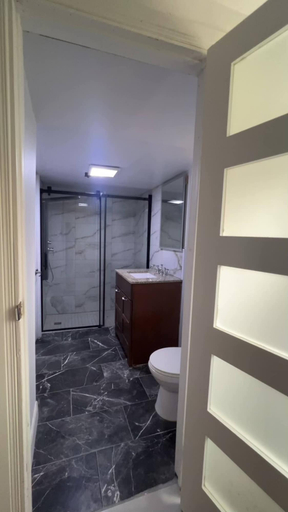 Bathroom, 2 Bedroom Apartment Ahuntsic, Montréal