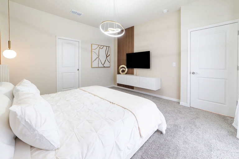 Room 2, Orlando 5BR Villa w/ Private Pool & Themed Rooms, Lake