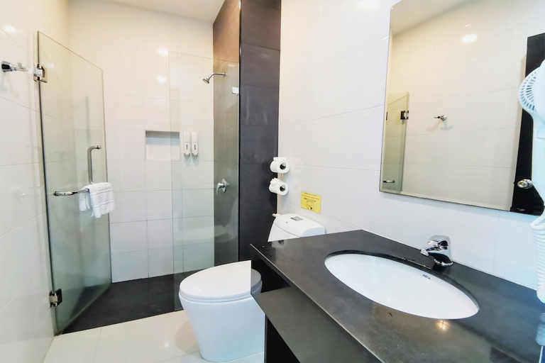 Bathroom 4, Naiyang Beach Hotel, Pulau Phuket