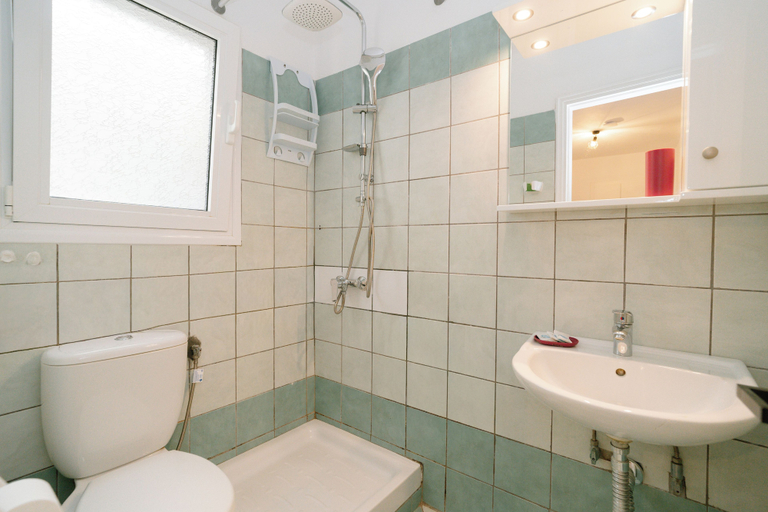 Bathroom 4, Rozalia Studios, Epirus