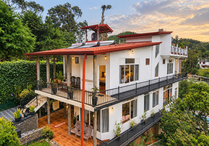 Exterior & Views