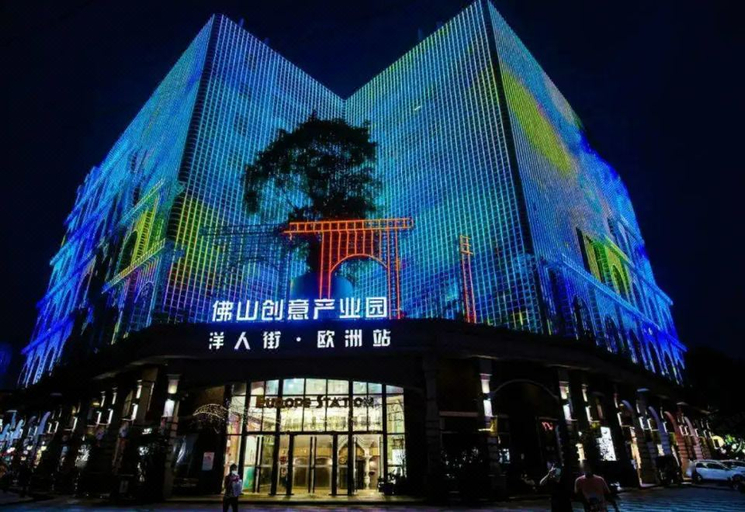 Exterior & Views