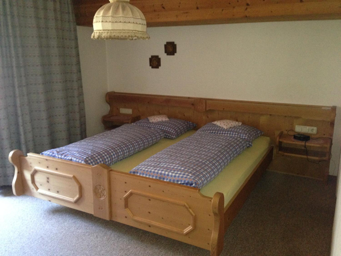 Bedroom 2, Haus Bergfruhling, Reutte
