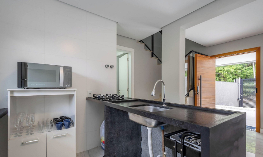Private kitchen, House w/ Terrace & BBQ 850m From the Beach Jsf0748, Bombinhas