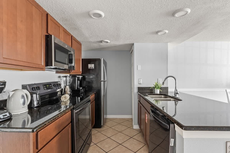 Private kitchen 5, 3BR Condo Near Disney Somerset Resort, Osceola