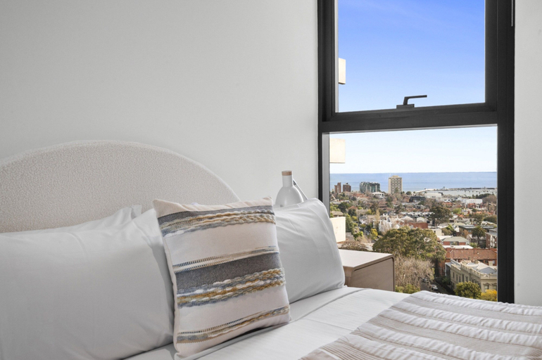 Room 3, Sky-view 2-bed Apartment Near St Kilda Beach, Melbourne