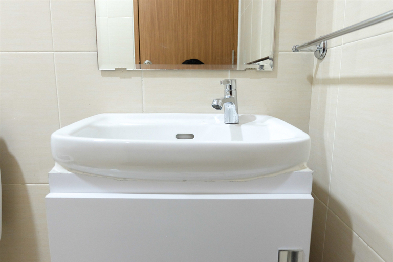 Bathroom 3, Comfy Studio Room The Oasis Apartment, Cikarang