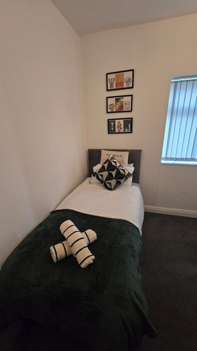 Room 3, 4 Bedroom House all En-suite rooms., Stoke-on-Trent