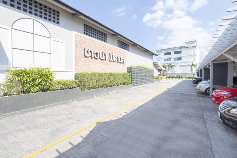 Exterior & Views 2, OYO 75382 Chonburi Hotel, Muang Chon Buri