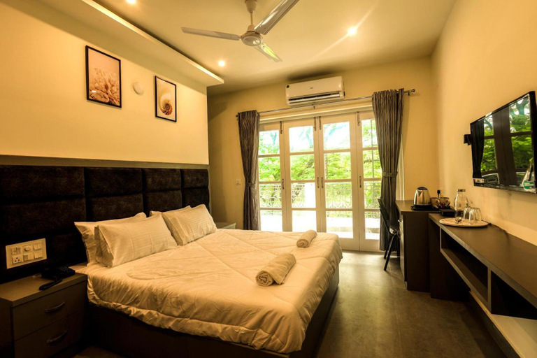Bedroom 3, Coastal Pearl Hotel Miramar Panaji , North Goa
