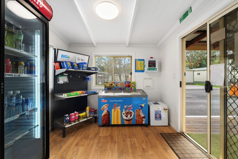 Food & Drinks 5, BIG4 Tiny Away Stay – Seymour Riverside, Mitchell - North