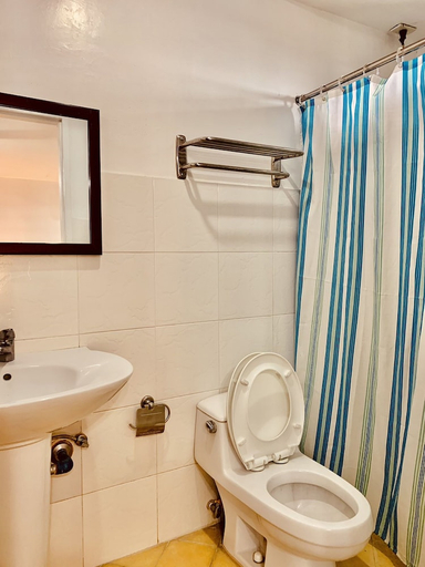 Bathroom 5, Tagzzz Hotel powered by Cocotel, Tagaytay City