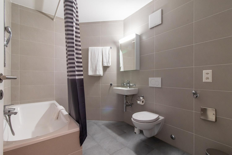 Bathroom 2, Modern 1 bedroom apartment at Le Bouveret. Self-checkin., Monthey