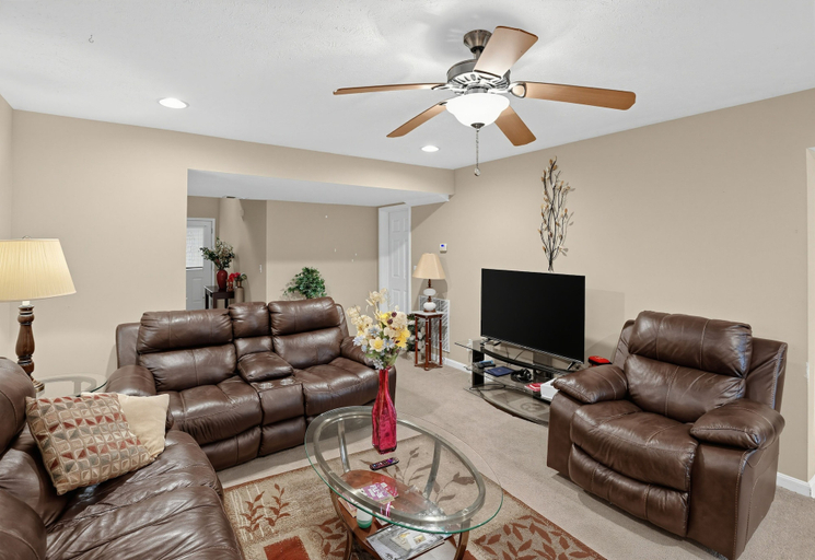 Living area 2, Comfy Family Basecamp Vine Grove 3 Bedroom Home, Hardin