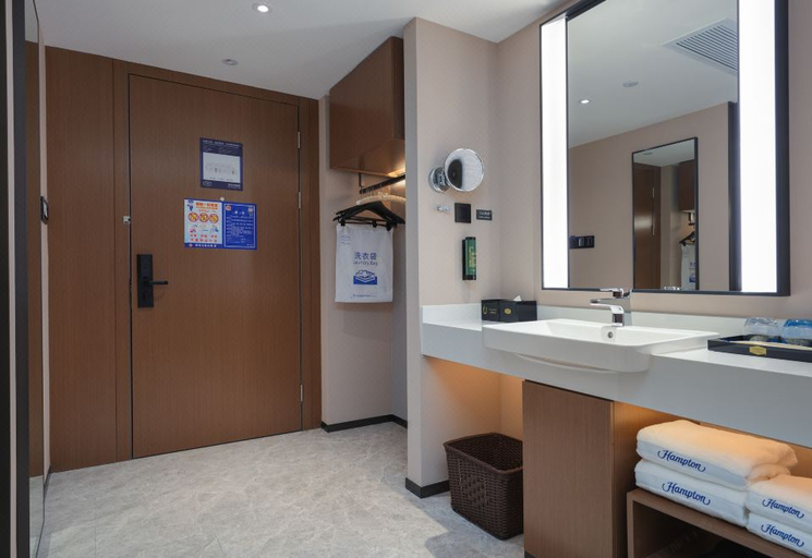 Bathroom 5, Hampton by Hilton Dongguan Fenggang , Dongguan