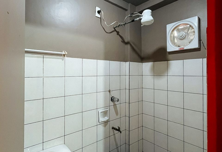 Bathroom 5, Reddoorz Hostel @ Baguio Piraso, Baguio City