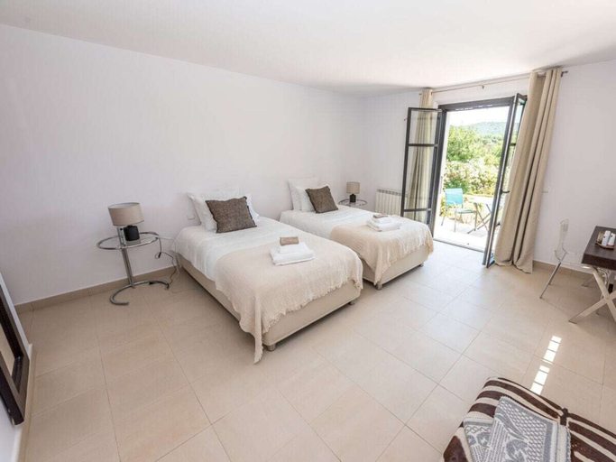 Room 5, Holiday Home in Grimaud With Swimming Pool, Var