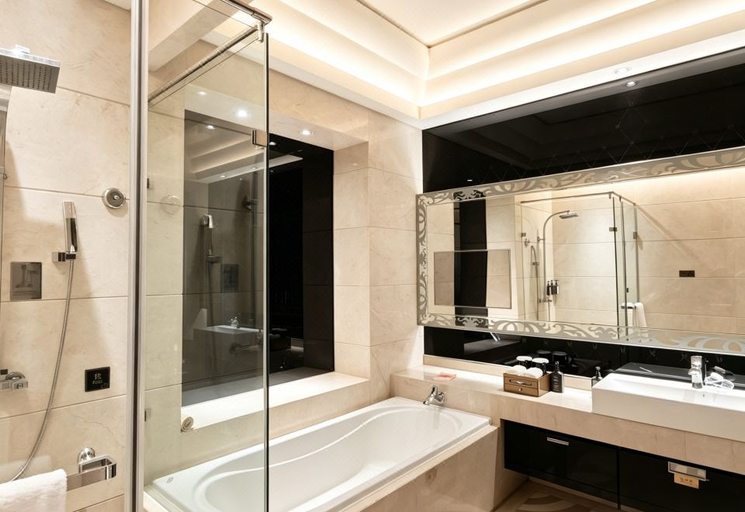 Bathroom 5, Chateau Star River Hotel Shanghai, Shanghai