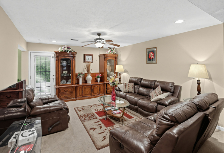 Primary image, Comfy Family Basecamp Vine Grove 3 Bedroom Home, Hardin