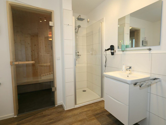 Bathroom 3, 48.1.n Waterkant, Friesland