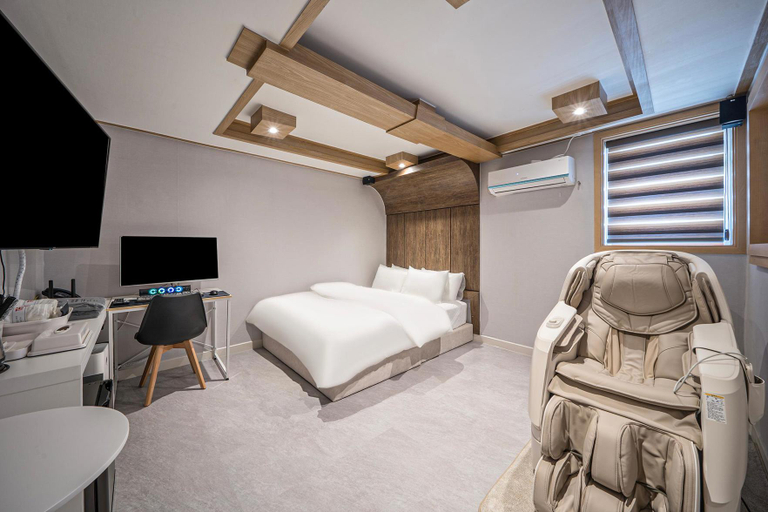 Bedroom 2, Mungyeong The Bridge, Mungyeong