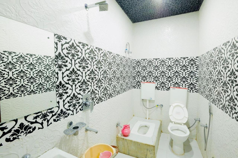 Bathroom 4, Hotel Kaaynat Mahal 25 Mtrs from Dargah, Ajmer