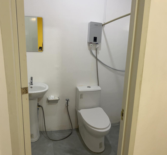 Bathroom, The Beachhouse and Bar, Roxas City
