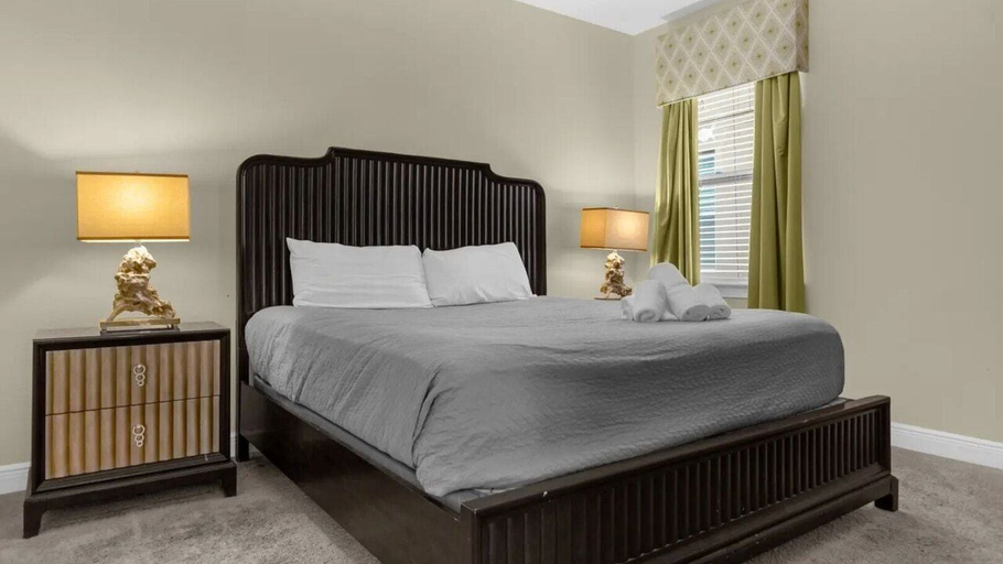 Room 2, 7BR Themed Villa w/ Pool 6mi Disney, Osceola