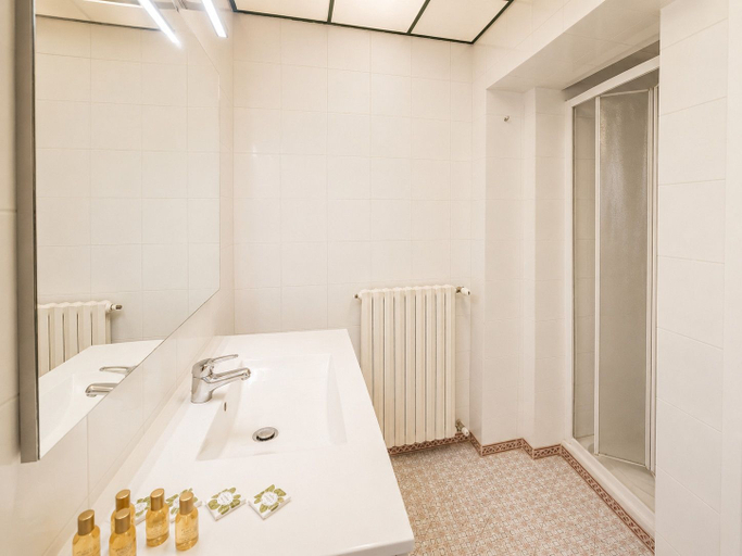 Bathroom 5, Gignoro, Florence