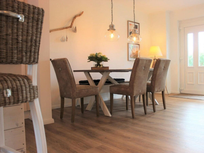Dining 5, Holiday Home in Pommerby With Swimming Pool, Schleswig-Flensburg