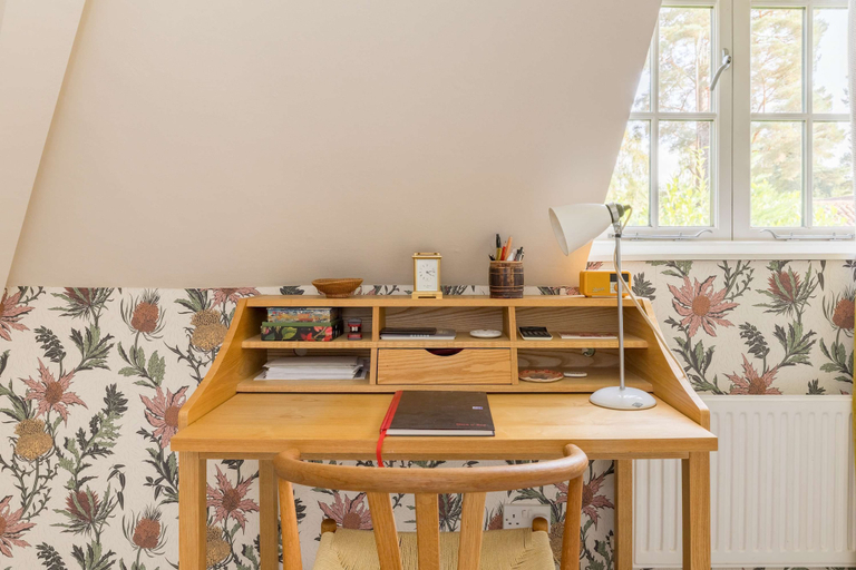 Room 5, Surrey Hills Family Home With Large Garden, Surrey