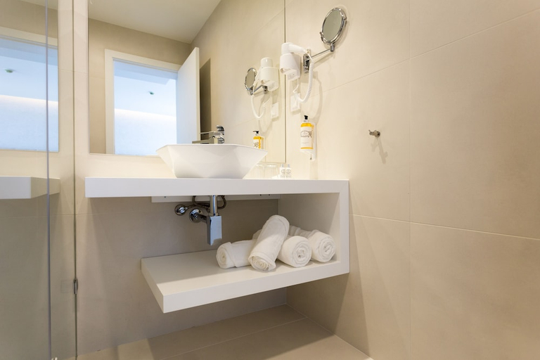 Bathroom 4, Hotel Mondego, Coimbra