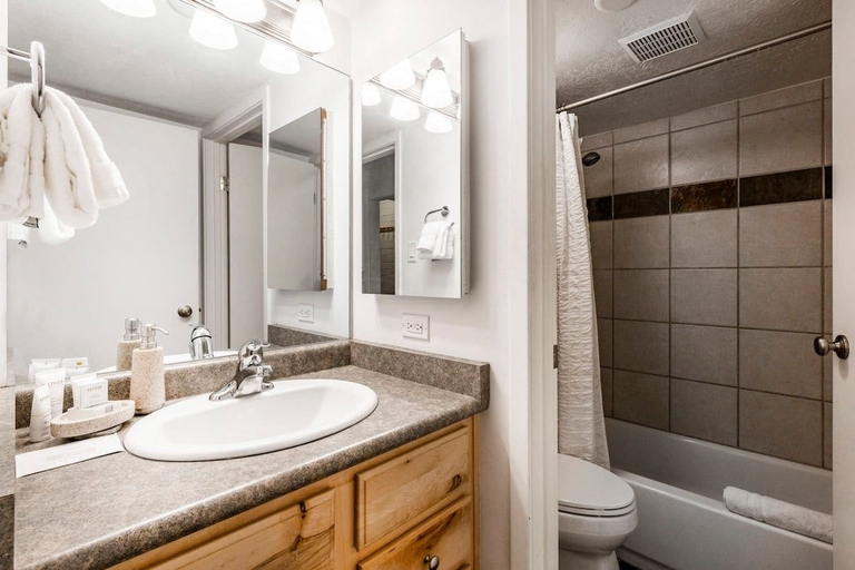 Bathroom 3, Park Avenue By All Seasons Resort, Summit