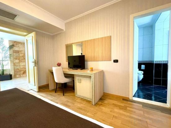 Others 2, AMH Hotel Durres, Durrësit