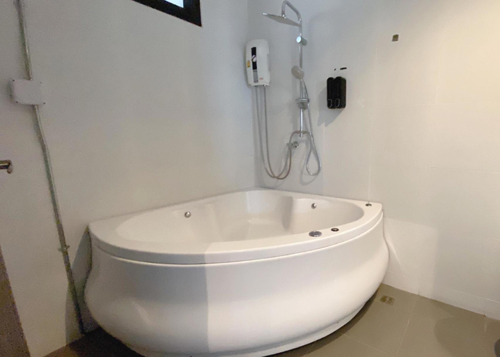 Bathroom 3, All Night 24 Hour, Lat Phrao